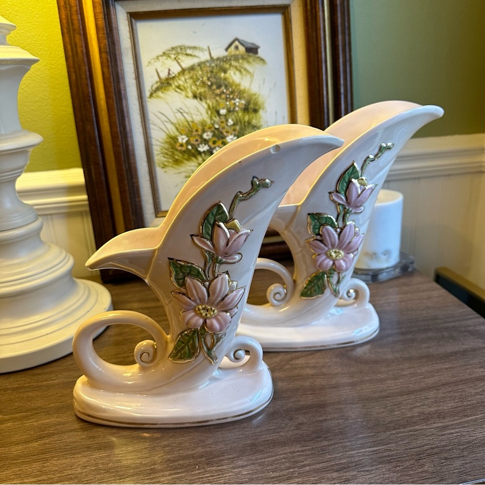 2 Vintage 1940s Hull Art Pottery Pink Magnolia Cornucopia Planter Vase H-10-81/2